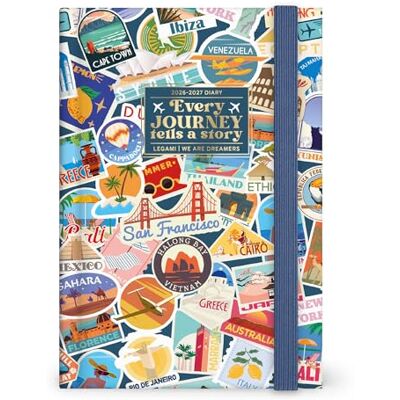 LEGAMI – Fotografischer Tageskalender 2026–2027, Travel Stickers, 16 Monate, Medium, Tagebuch von September 2026 bis Dezember 2027, Gummibandverschluss, FSC-zertifiziertes Papier, 12 x 18 cm LEGAMI – Fotografischer Tageskalender 2026–2027, Travel Stickers, 16 Monate, Medium, Tagebuch von September 2026 bis Dezember 2027, Gummibandverschluss, FSC-zertifiziertes Papier, 12 x 18 cm