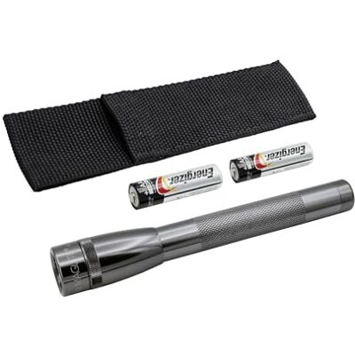 Maglite Mag-Lite Mini 2AA Hochleistungs-LED-Taschenlampe, 77 Lumen, 17 cm titan-grau inkl. 2 Mignon-Batterien und Nylonholster, SP2209H Maglite Mag-Lite Mini 2AA Hochleistungs-LED-Taschenlampe, 77 Lumen, 17 cm titan-grau inkl. 2 Mignon-Batterien und Nylonholster, SP2209H