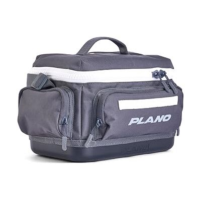 Plano Wochenend-Angelrucksack 3500 Wasserdichter geformter Boden Großes Hauptfach Schnell zugängliche Steckfächer Strapazierfähiges 600D-Polyester Inklusive 2 StowAways Größe 3700 Plano Wochenend-Angelrucksack 3500 Wasserdichter geformter Boden Großes Hauptfach Schnell zugängliche Steckfächer Strapazierfähiges 600D-Polyester Inklusive 2 StowAways Größe 3700