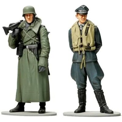 TAMIYA 300089641 Deutscher Kanonier mit Maschinengewehr (German Machine Gunner) + Pilot der Luftwaffe .1/35, Militär-Bausatz, Dark Green TAMIYA 300089641 Deutscher Kanonier mit Maschinengewehr (German Machine Gunner) + Pilot der Luftwaffe .1/35, Militär-Bausatz, Dark Green