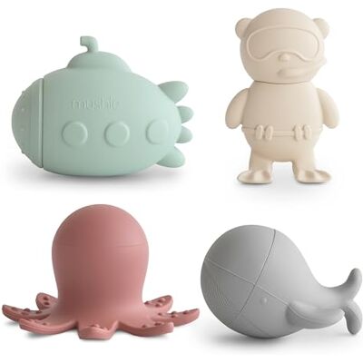 mushie Badewannenspielzeug für Baby und Kinder aus Silikon 4er-Pack Meeresleben Sea Life Badespielzeug Planschbecken Wasser Spielzeug für Badewanne Badespass Wal, U-Boot, Taucher & Oktopus mushie Badewannenspielzeug für Baby und Kinder aus Silikon 4er-Pack Meeresleben Sea Life Badespielzeug Planschbecken Wasser Spielzeug für Badewanne Badespass Wal, U-Boot, Taucher & Oktopus