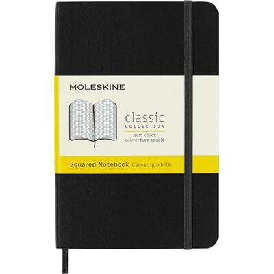 Moleskine Classic Notebook, Notizbuch Mit Karierten Seiten, Softcover Mit Gummiband, Farbe Schwarz, Pocket 9 x 14 cm, 192 Seiten Moleskine Classic Notebook, Notizbuch Mit Karierten Seiten, Softcover Mit Gummiband, Farbe Schwarz, Pocket 9 x 14 cm, 192 Seiten