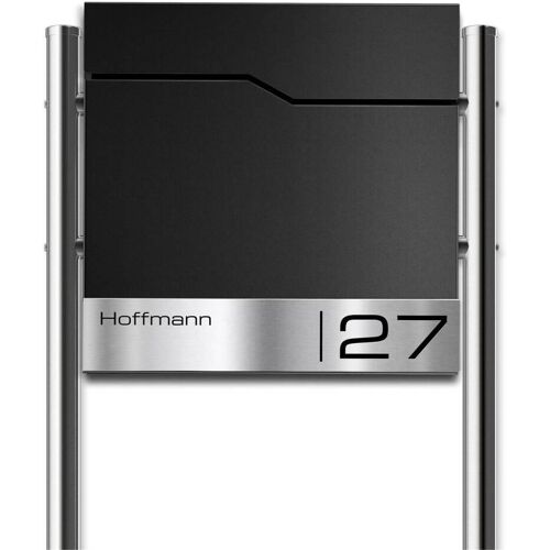 Metzler Standbriefkasten mit Edelstahl-Namensschild und Edelstahl-Ständer RAL 9005 Tiefschwarz Enno