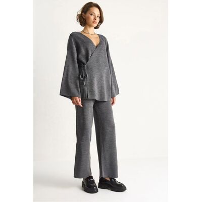 Bianco Lucci Doppelt geöffnete Krawattenbluse und weit geschnittene Hose Set Holzkohle S/M Bianco Lucci Doppelt geöffnete Krawattenbluse und weit geschnittene Hose Set Holzkohle S/M