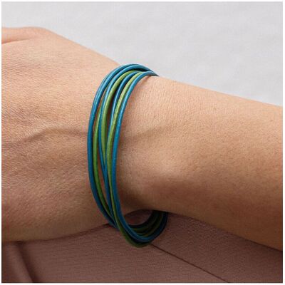 Zeeme Stainless Steel Armband Leder 9-reihig türkis mit Magnetverschluß aus Stahl 19cm lang Türkis Einheitsgröße Zeeme Stainless Steel Armband Leder 9-reihig türkis mit Magnetverschluß aus Stahl 19cm lang Türkis Einheitsgröße