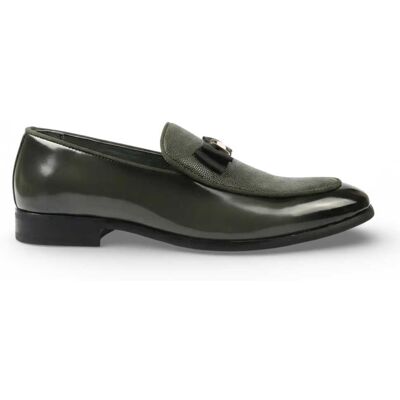 Infinity Leather Herren-Loafer in Olivgrün mit strukturierter Vorderseite und ikonischer Schnalle und Schleife Grün EU42 Infinity Leather Herren-Loafer in Olivgrün mit strukturierter Vorderseite und ikonischer Schnalle und Schleife Grün EU42