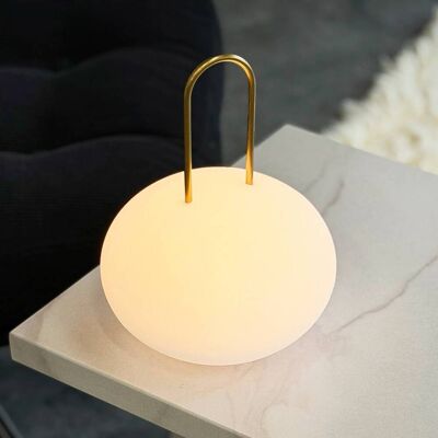 Dyberg Larsen LED-Akku-Laterne Ellipse, weiß/messing, IP44 dimmbar, weiß / opal, Kunststoff, Modern Dyberg Larsen LED-Akku-Laterne Ellipse, weiß/messing, IP44 dimmbar, weiß / opal, Kunststoff, Modern