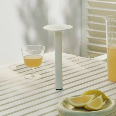 HAY LED-Akku-Tischlampe HOST PORTABLE, cremeweiß, 22 cm IP44 dimmbar, creme / amber, für Wohn- / Esszimmer, Aluminium, Modern HAY LED-Akku-Tischlampe HOST PORTABLE, cremeweiß, 22 cm IP44 dimmbar, creme / amber, für Wohn- / Esszimmer, Aluminium, Modern