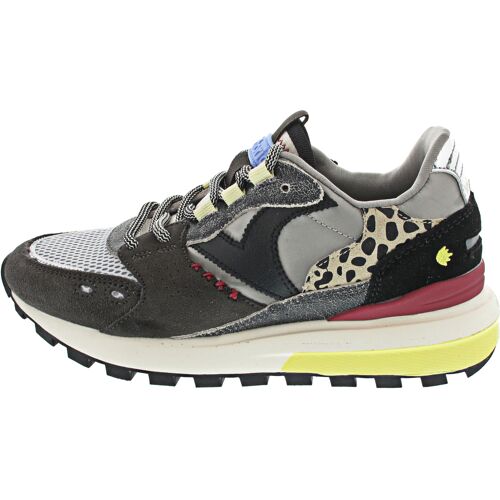 Victoria negro 41 female