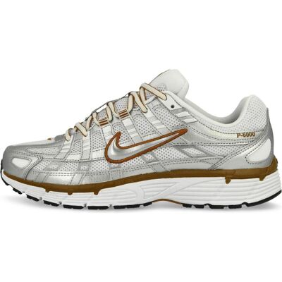 Nike Damen, Sneakers, P-6000, Weiss, Silber, (37.5) Nike Damen, Sneakers, P-6000, Weiss, Silber, (37.5)
