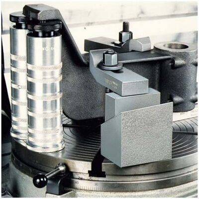 AMF Stiftschraube DIN6379 M6x40mm vergütet auf 8.8 (86546) AMF Stiftschraube DIN6379 M6x40mm vergütet auf 8.8 (86546)