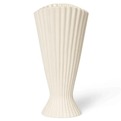 Ferm Living Brunnen Vase - Off-white - 23cm - Elegant Brunnen Vase Ferm Living Brunnen Vase - Off-white - 23cm - Elegant Brunnen Vase