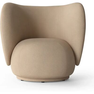 Ferm Living Rico Lounge Chair - Sand - Elegantes, weich umrahmtes Design Ferm Living Rico Lounge Chair - Sand - Elegantes, weich umrahmtes Design