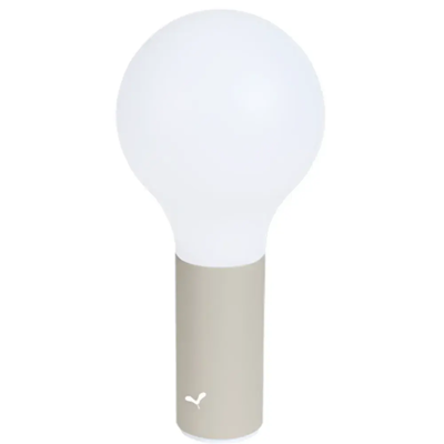 Fermob - Modell Aplô - Wiederaufladbare Außenlampe - Grau - Aluminium - Tristan Lohner Fermob - Modell Aplô - Wiederaufladbare Außenlampe - Grau - Aluminium - Tristan Lohner