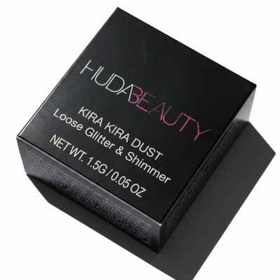 Huda Beauty Kira Kira Dust loser Glitzer-Lidschatten 1,5 g – hochglänzendes Schimmerpigment & Diamant-Schimmer für Augen, Gesicht & Festival-Make-up Huda Beauty Kira Kira Dust loser Glitzer-Lidschatten 1,5 g – hochglänzendes Schimmerpigment & Diamant-Schimmer für Augen, Gesicht & Festival-Make-up
