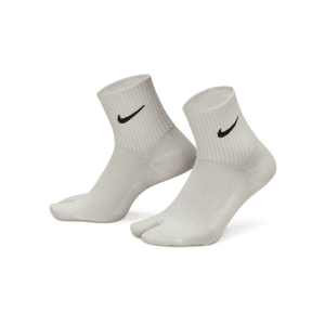Lette Nike Everyday Plus-ankelstrømper med opdelt tå - grå grå 42-46