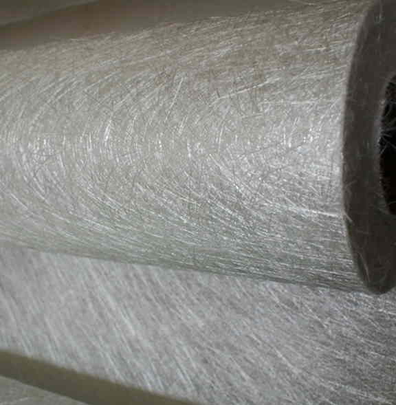 1 hel rulle Glasmåtte emulsionsbunden 600 gr. á 15,0 m2 (0,3 x 50 mtr.) 1 hel rulle Glasmåtte emulsionsbunden 600 gr. á 15,0 m2 (0,3 x 50 mtr.)