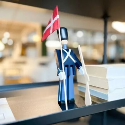 Kay Bojesen Fanebærer Lille, Mørkeblå Kay Bojesen Fanebærer Lille, Mørkeblå