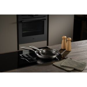 By Gaard Hexa Stegepandesæt, Ø20 & Ø28 Cm By Gaard Hexa Stegepandesæt, Ø20 & Ø28 Cm