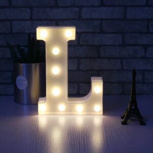 LED-lys op bogstavformet (bogstav L) af alfabetbogstaver med Wi
