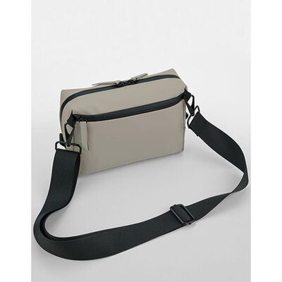 Bagbase Bg334 Taske - Matte Pu Cross Body Bag - Clay - 20 X 15 X 6 Cm Bagbase Bg334 Taske - Matte Pu Cross Body Bag - Clay - 20 X 15 X 6 Cm