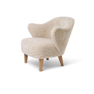 Audo Copenhagen Ingeborg Loungestol SH: 40 cm - Sheepskin Moonlight/Eg