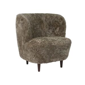 GUBI Stay Lounge Chair Fully Upholstered SH: 40 cm - Sahara/Smoked Oak