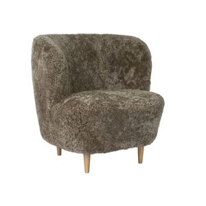 GUBI Stay Lounge Chair Fully Upholstered SH: 40 cm - Sahara/Oak