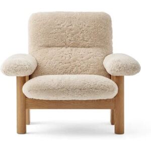 Audo Copenhagen Brasilia Lounge Chair SH: 39 cm - Natural Oak/Sheepskin Nature