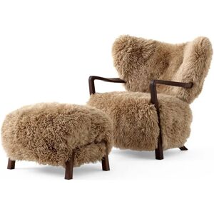 &Tradition Wulff ATD2 Lounge Chair Inkl. Pouf SH: 41 cm - Walnut / Sheepskin Honey