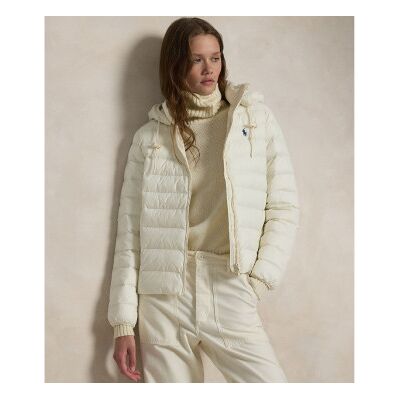 Polo Ralph Laurentil Kvinder. 211958932003 Foldbar Vandtæt Jakke Med Hætte, Hvid (L), Casual, Bæredygtig, Genanvendt Nylon Polo Ralph Laurentil Kvinder. 211958932003 Foldbar Vandtæt Jakke Med Hætte, Hvid (L), Casual, Bæredygtig, Genanvendt Nylon