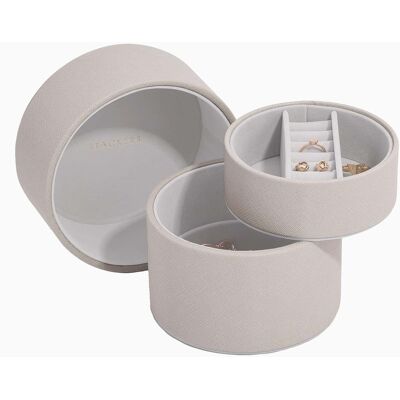 Stackers Rundt smykkeskrin (3 farver) Gråbrun Rund Faux læder 13,5cm x 13,5cm x 8,2cm Yes - Gråbrun - 13,5cm x 13,5cm x 8,2cm - Adriana Stackers Rundt smykkeskrin (3 farver) Gråbrun Rund Faux læder 13,5cm x 13,5cm x 8,2cm Yes - Gråbrun - 13,5cm x 13,5cm x 8,2cm - Adriana