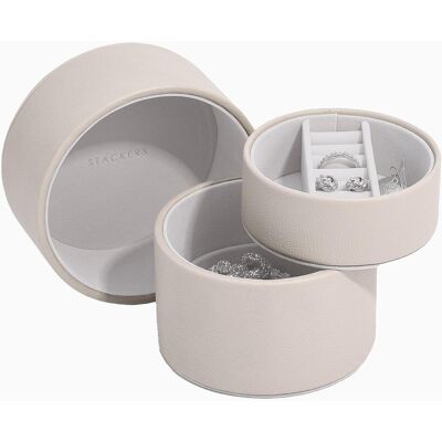 Stackers Rundt smykkeskrin (3 farver) Beige Rund Faux læder 13,5cm x 13,5cm x 8,2cm Yes - Beige - 13,5cm x 13,5cm x 8,2cm - Adriana Stackers Rundt smykkeskrin (3 farver) Beige Rund Faux læder 13,5cm x 13,5cm x 8,2cm Yes - Beige - 13,5cm x 13,5cm x 8,2cm - Adriana