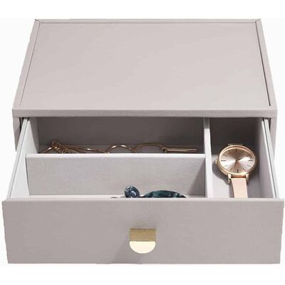 Stackers Stabelbar beautyskuffe (5 varianter) Beige Rektangulær Faux læder 25cm x 18cm x 8,2cm Yes - Beige - 25cm x 18cm x 8,2cm - Rose Stackers Stabelbar beautyskuffe (5 varianter) Beige Rektangulær Faux læder 25cm x 18cm x 8,2cm Yes - Beige - 25cm x 18cm x 8,2cm - Rose