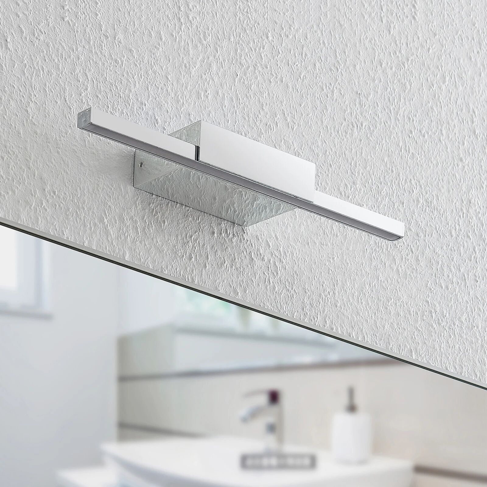 Arcchio Metin LED-spejllampe, IP44, 35 cm Arcchio Metin LED-spejllampe, IP44, 35 cm