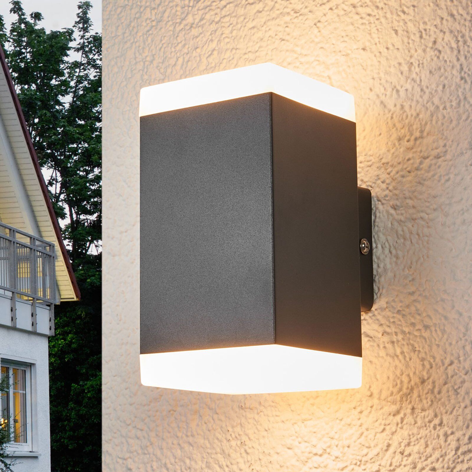 Lampenwelt.com Hedda - kantet LED-udendørsvæglampe Lampenwelt.com Hedda - kantet LED-udendørsvæglampe