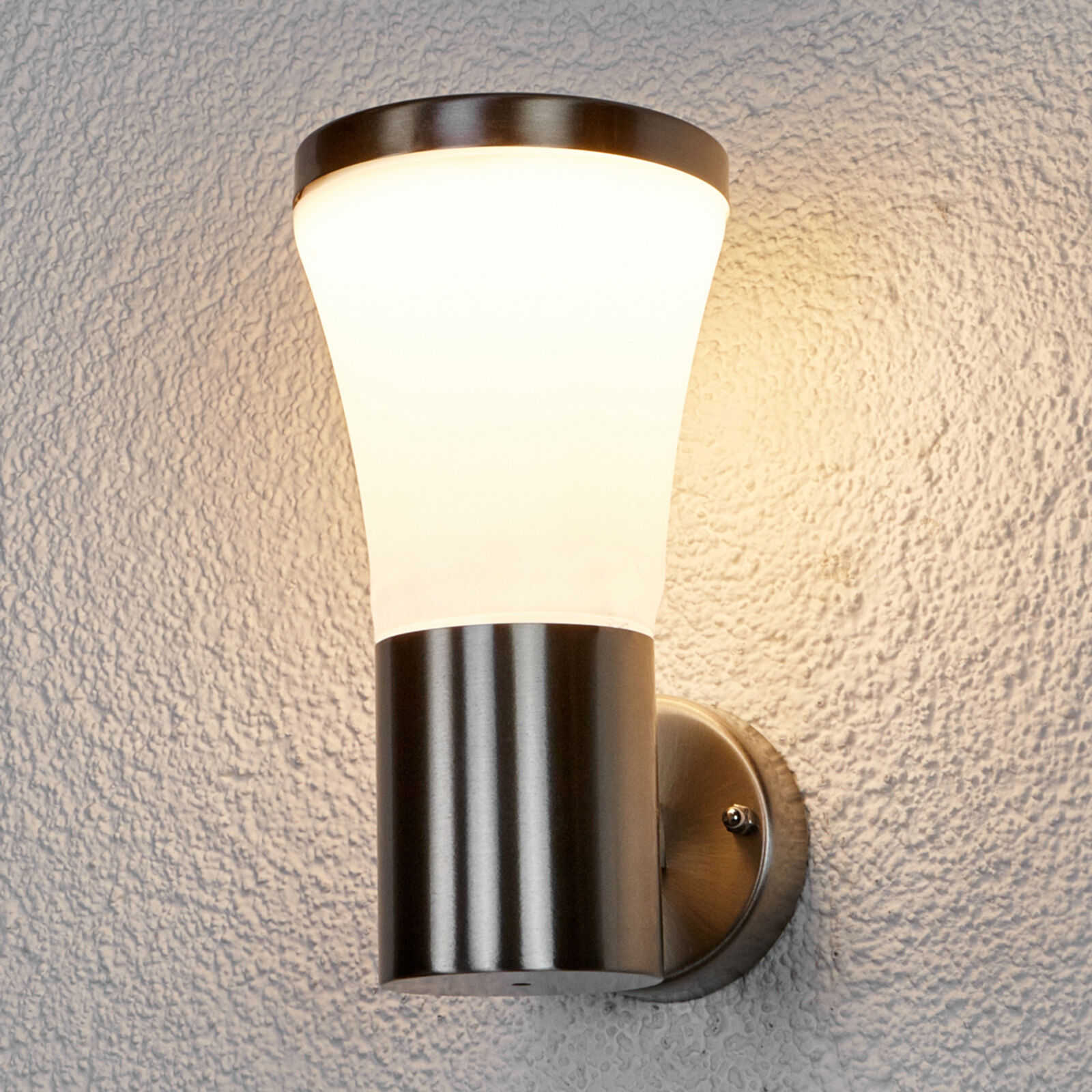 Lindby Sumea udendørsvæglampe i rustfrit stål og med LED Lindby Sumea udendørsvæglampe i rustfrit stål og med LED