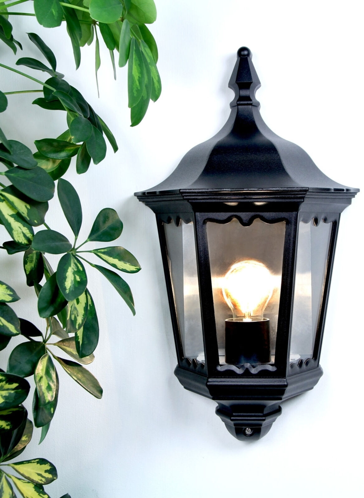 Lindby Udendørs væglampe Lieva, i sort Lindby Udendørs væglampe Lieva, i sort