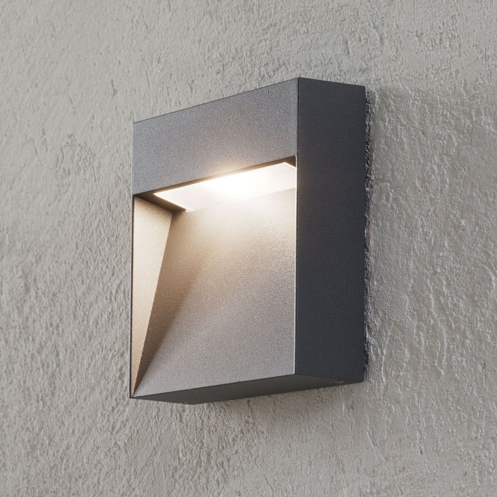 Lucande Udendørs væglampe Noreia i kantet form Lucande Udendørs væglampe Noreia i kantet form