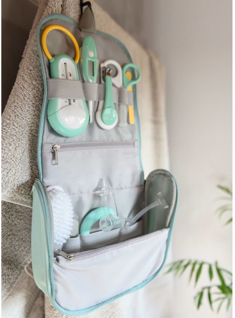 Beaba ophængelig toilettaske til baby 9 dele mintgrøn Beaba ophængelig toilettaske til baby 9 dele mintgrøn