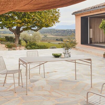 Tikamoon Mesa de jardín rectangular de metal color crema para 4/6 personas Tikamoon Mesa de jardín rectangular de metal color crema para 4/6 personas