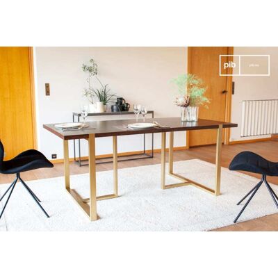 Mesa de comedor vintage de nogal - Madera y patas doradas Mesa de comedor vintage de nogal - Madera y patas doradas