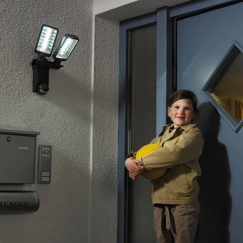 BRENNENSTUHL Foco LED Premium Duo City SV5405 PIR 31 W 10 m IP44 - Negro BRENNENSTUHL Foco LED Premium Duo City SV5405 PIR 31 W 10 m IP44 - Negro