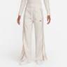 Nike Sportswear Phoenix Fleece Pantalón de chándal de talle alto con dobladillo abierto - Mujer - Blanco (L (EU 44-46))