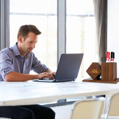 OEM Un Despertador Digital Multifuncional Con Pantalla Led Que Muestra La Hora, La Fecha Y La Temperatura, Tres Niveles De Brillo Y Un Organizador De Escritorio Que Se Activa Mediante Un Portalápices. OEM Un Despertador Digital Multifuncional Con Pantalla Led Que Muestra La Hora, La Fecha Y La Temperatura, Tres Niveles De Brillo Y Un Organizador De Escritorio Que Se Activa Mediante Un Portalápices.
