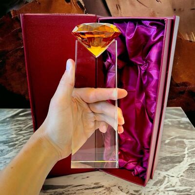 OEM Gran Cristal Con Un Diamante En La Parte Superior, Estatuilla De Cristal Para Grabar O Imprimir, Con Estuche Decorativo. OEM Gran Cristal Con Un Diamante En La Parte Superior, Estatuilla De Cristal Para Grabar O Imprimir, Con Estuche Decorativo.