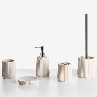 BELIANI Conjunto De 5 Accesorios De Baño Jabonera Dispensador De Jabón Escobilla De Inodoro Vaso Soporte Para Cepillos De Dientes Beige Pozuzo BELIANI Conjunto De 5 Accesorios De Baño Jabonera Dispensador De Jabón Escobilla De Inodoro Vaso Soporte Para Cepillos De Dientes Beige Pozuzo