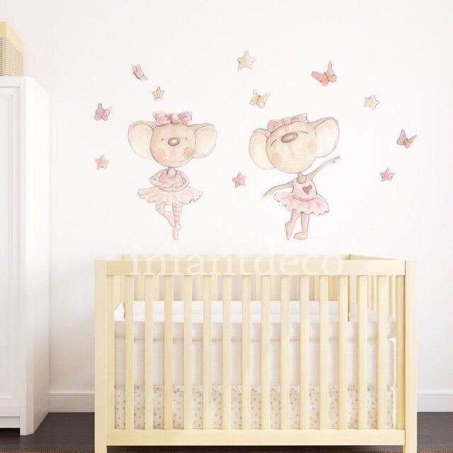 Vinilo infantil 'Bailando con mariposas' Vinilo infantil 'Bailando con mariposas'