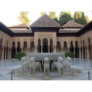 WONDERBOX Caja Regalo  WONDERBOX Visita guiada a la Alhambra y el Generalife incluidos los Palacios Nazaríes en Granada