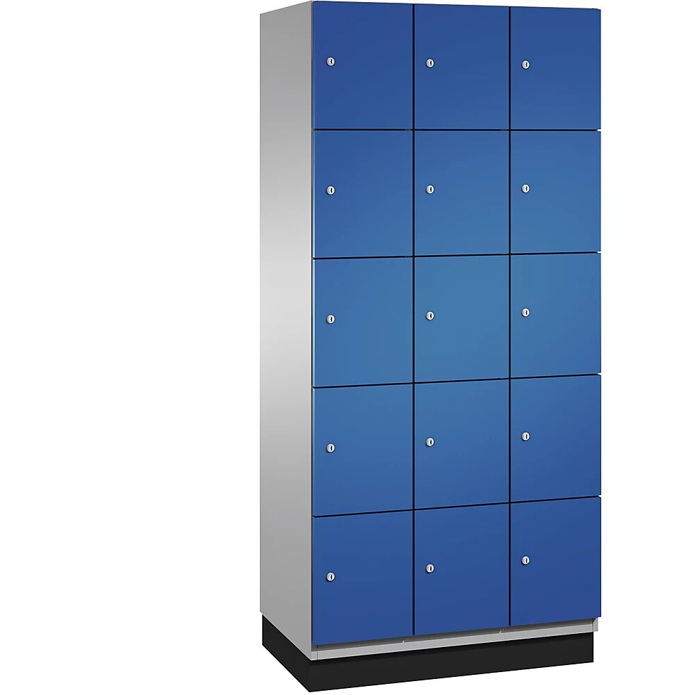 C+P Armario de compartimentos bajo llave CAMBIO con puertas de chapa de acero, 15 compartimentos de 900 mm de anchura, cuerpo aluminio blanco / puerta azul genciana